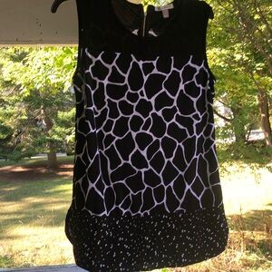 Stylish Black and White Sleeveless Top